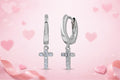 Huggies con Cruz CZ en Plata 925