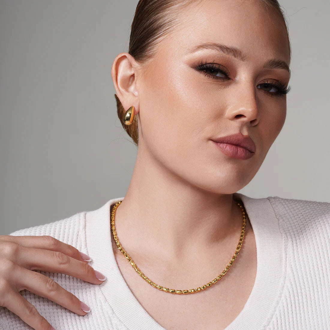 Studs Gota Dorada Minimal en Plata 925